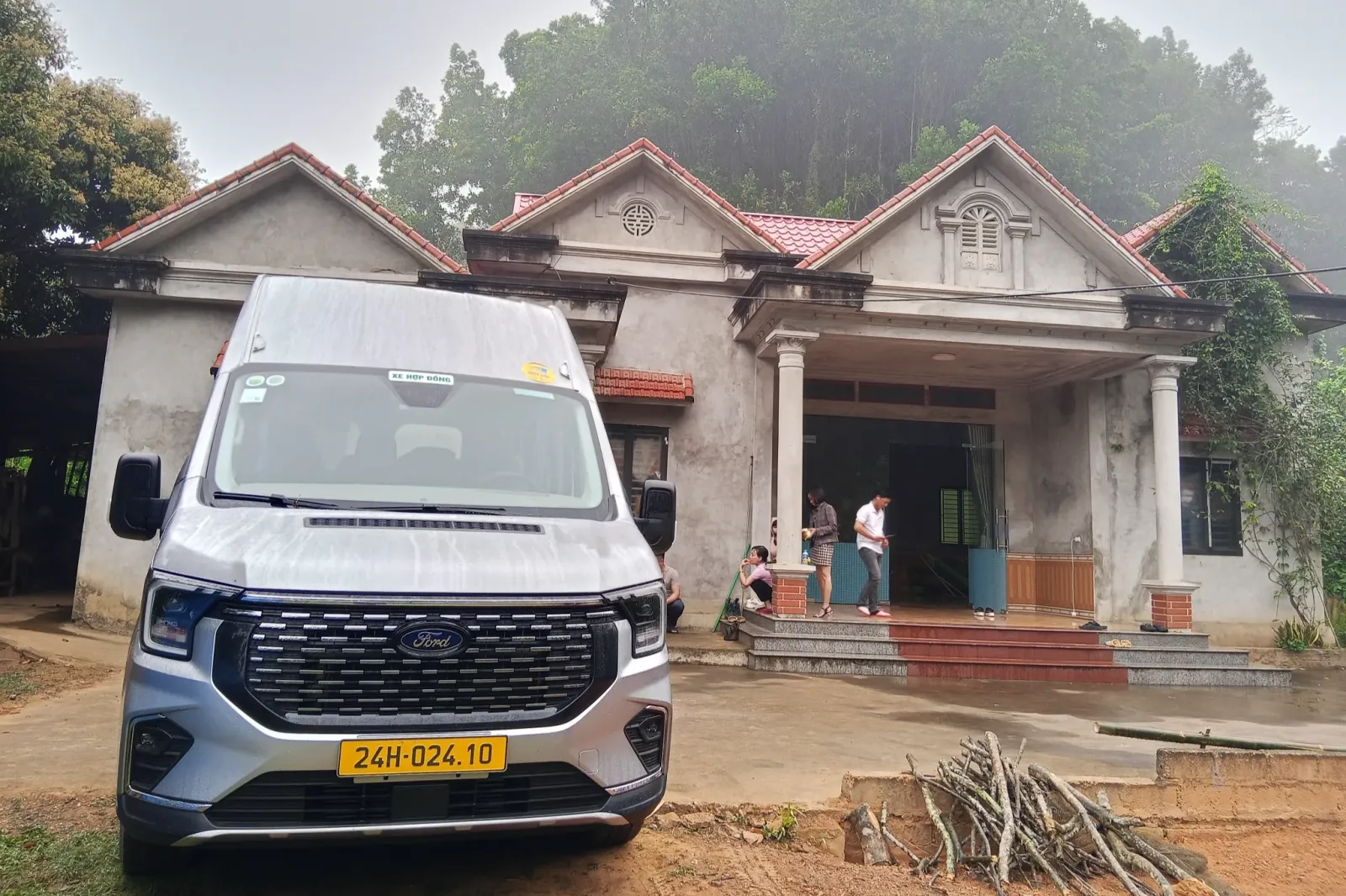 Thuê xe 16 chỗ phường Cam Đường, Lào Cai Thuê xe 16 chỗ phường Cam Đường, Lào Cai