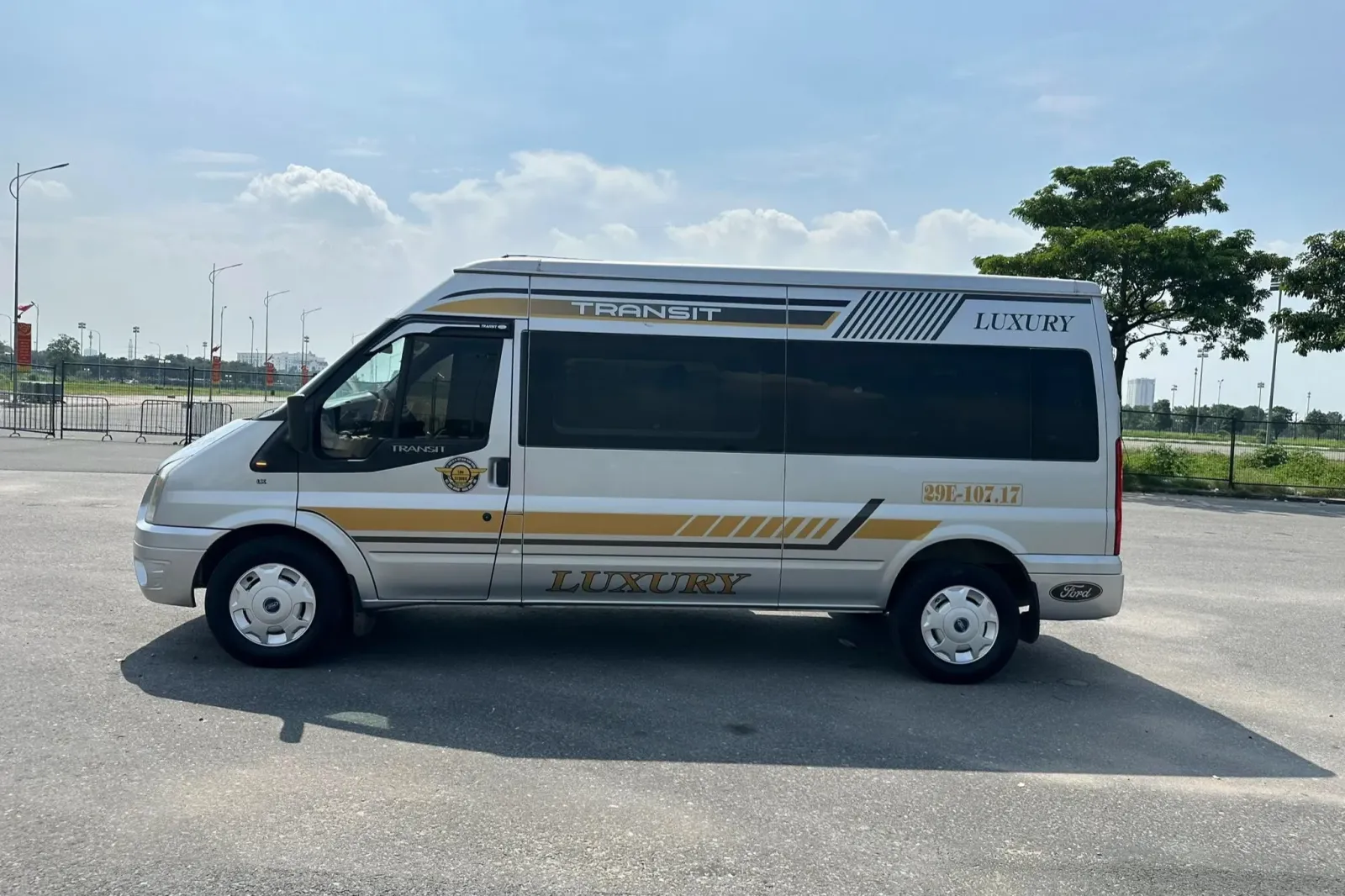 Xe 16 chỗ Hà Nội giá rẻ trọn gói Xe 16 chỗ Hà Nội giá rẻ trọn gói